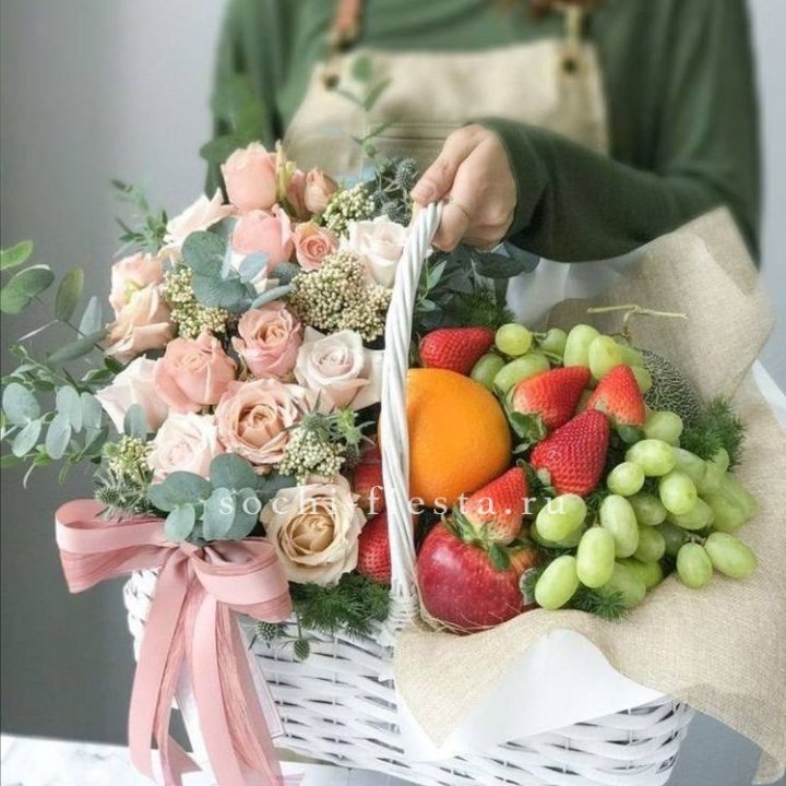 Фруктовая корзина c цветами в Улан-Удэ