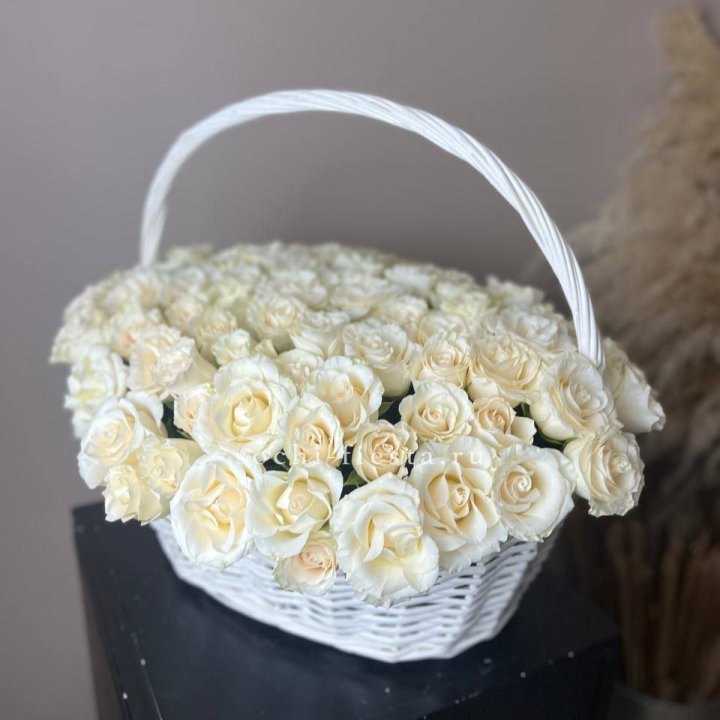 101 белая роза в корзине в Улан-Удэ