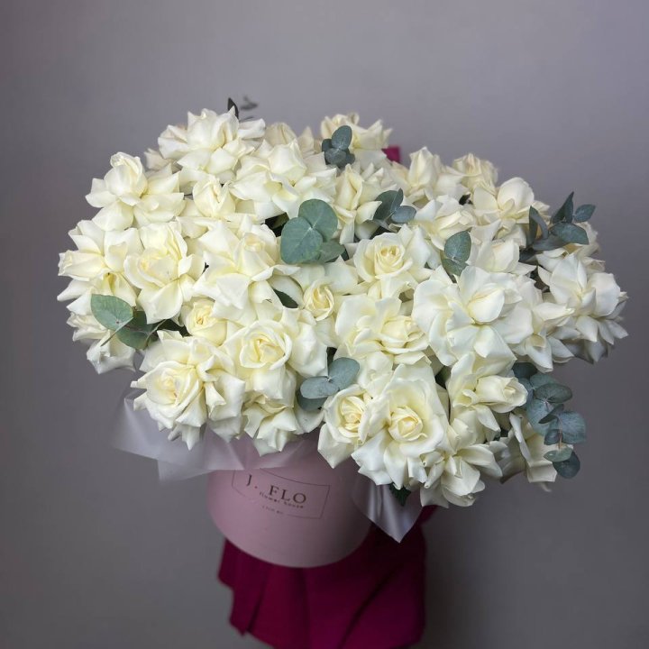 37 белых роз в боксе в Улан-Удэ