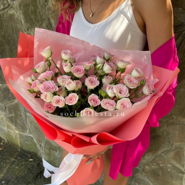 Розовые кустовые розы в Улан-Удэ