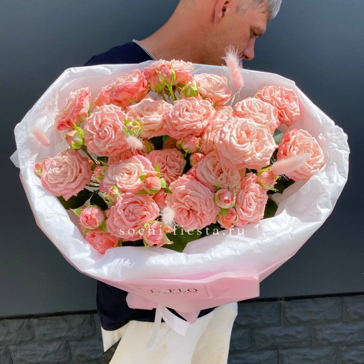 Пионовидные розы Мадам Бомбастик в Улан-Удэ