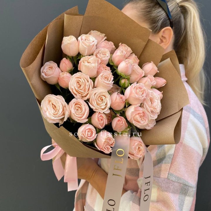 Кустовые розы Бомбастик в крафте в Улан-Удэ