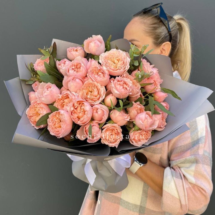 Букет с пионовидными розами "Пивайн" в Улан-Удэ