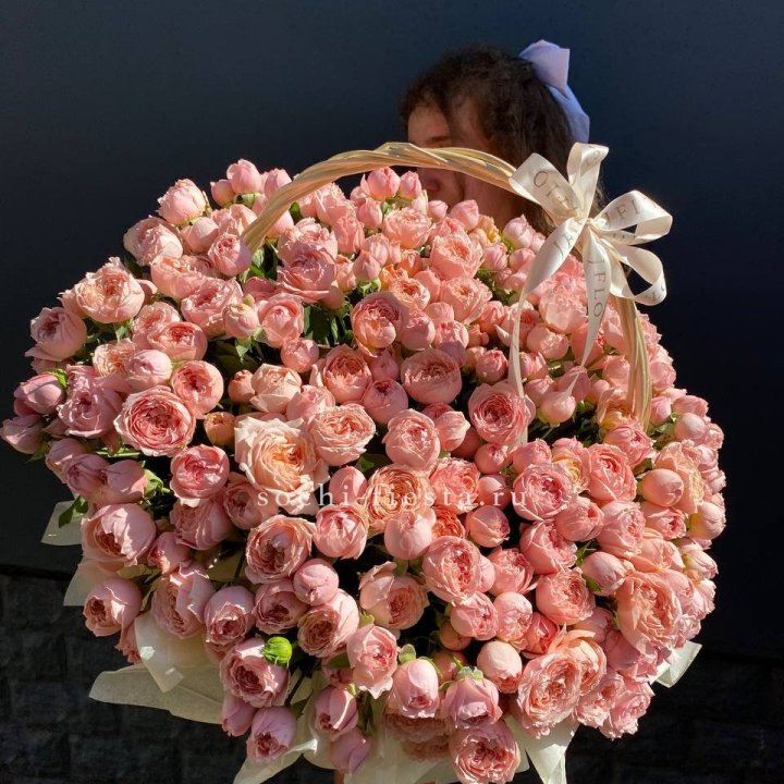 Корзина из пионовидных роз в Улан-Удэ