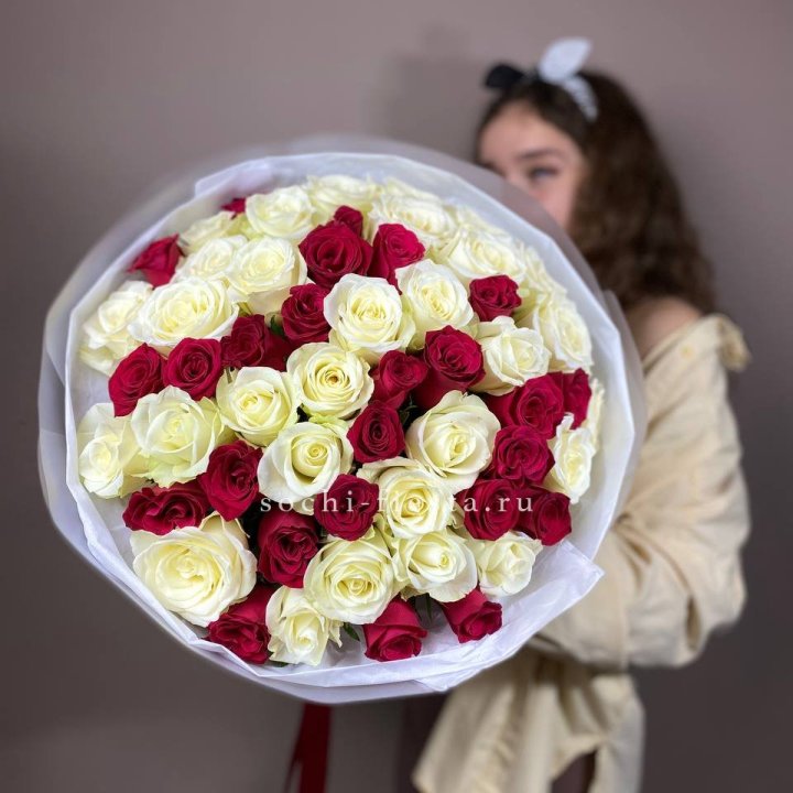 Микс из 55 роз в Улан-Удэ