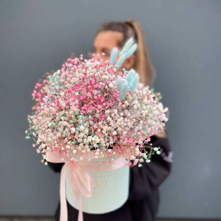 9 Радужных гипсофилы в шляпной коробке в Улан-Удэ