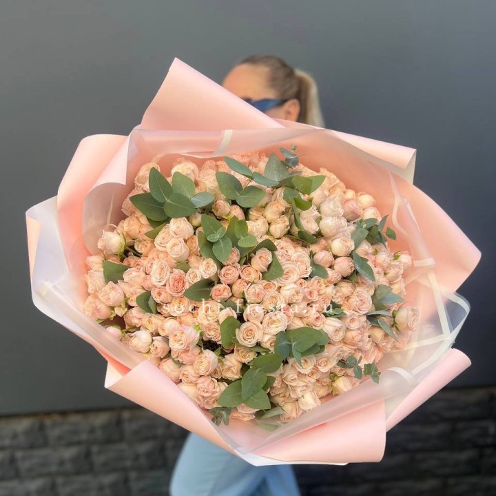 101 кустовая роза с эвкалиптом в Улан-Удэ