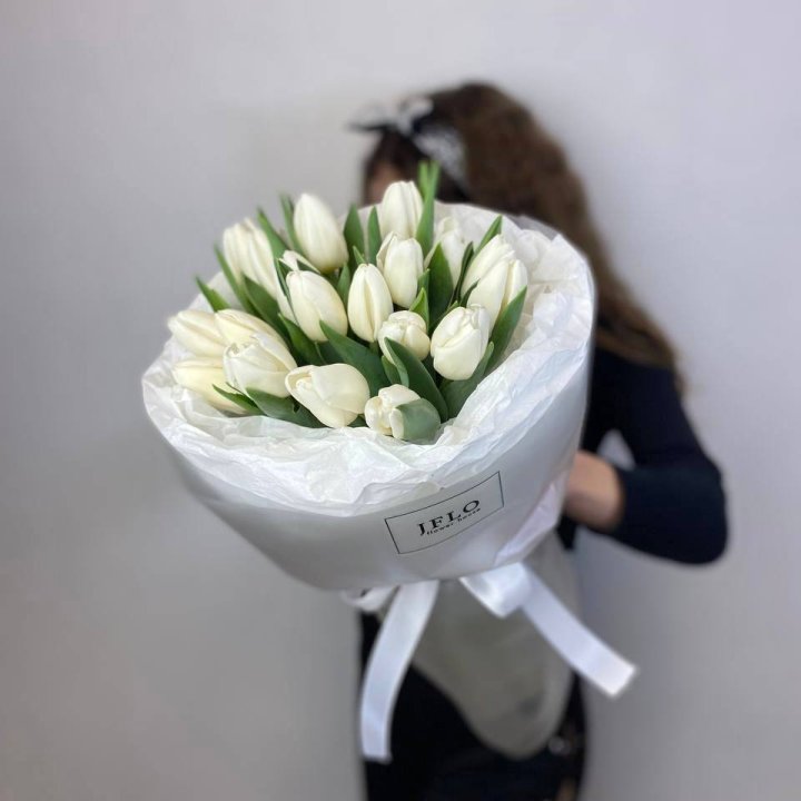  19 белых воздушных тюльпанов в Улан-Удэ