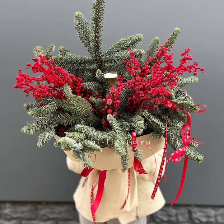 Букет нобилиса и ягод в Улан-Удэ