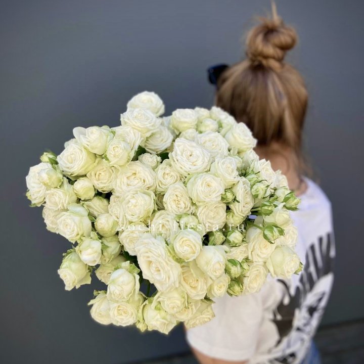 Охапка кустовых роз бомбастик  в Улан-Удэ