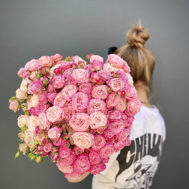 Охапка кустовых роз бомбастик пинк в Улан-Удэ