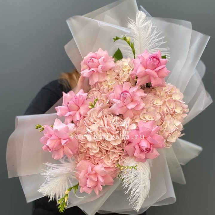  Букет  из гортензий и розовых роз в Улан-Удэ
