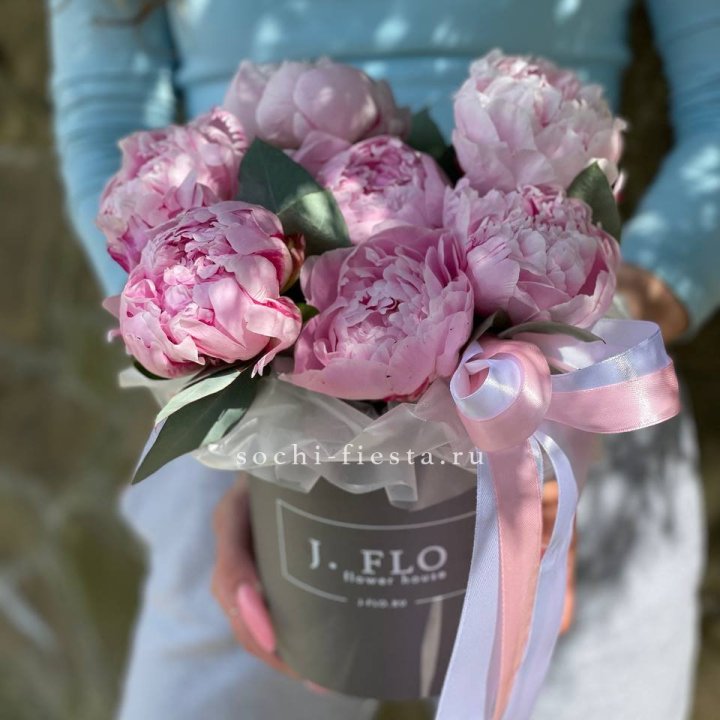 Цилиндр пионов с эвкалиптом в Улан-Удэ