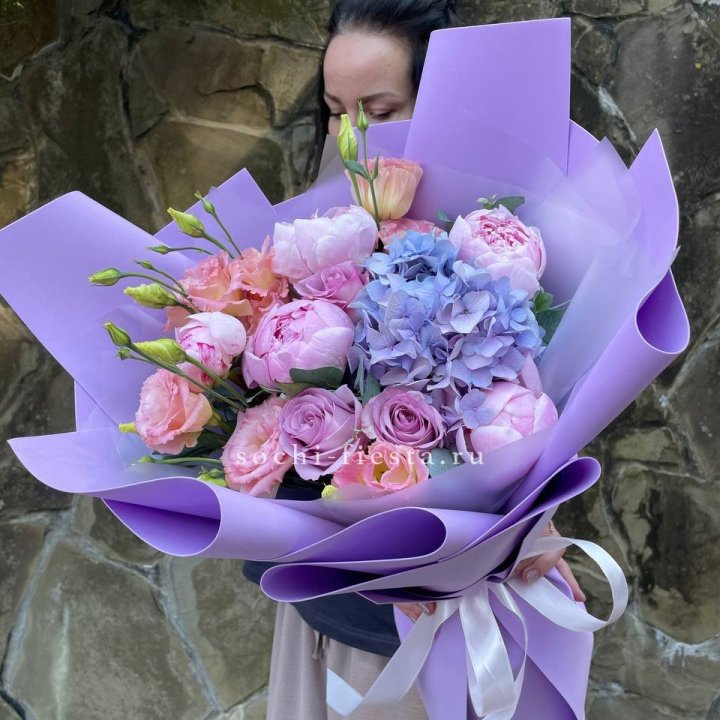 Букет с пионами "Блю логан" в Улан-Удэ