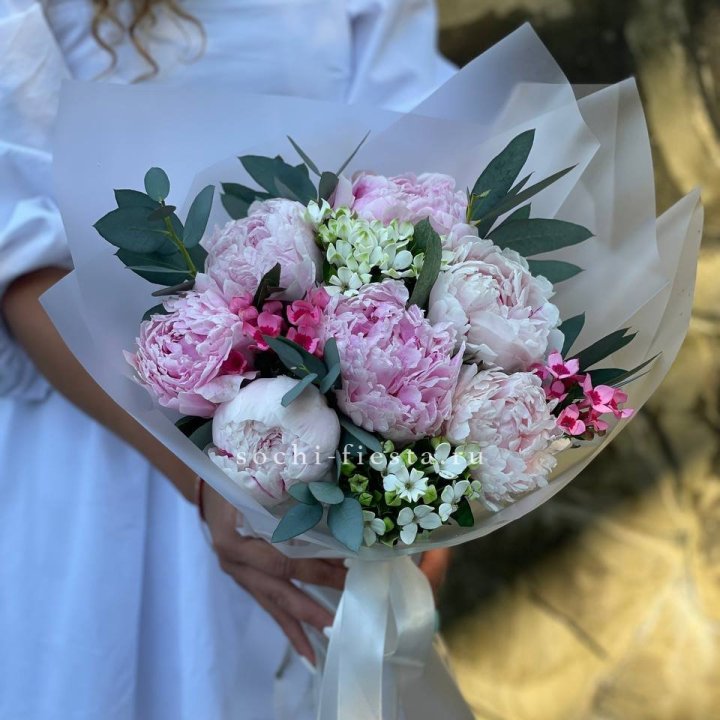 7 зефирных пионов с эвкалиптом в Улан-Удэ