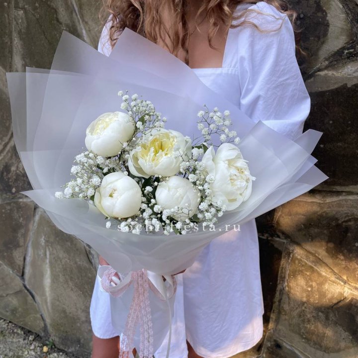 Букет белых пионов "Файв" в Улан-Удэ