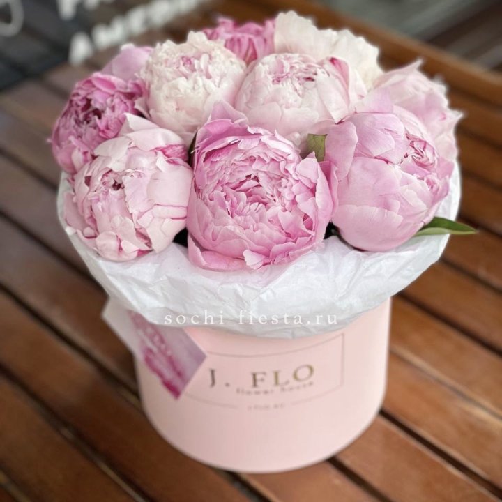 Цилиндр с пионами "Лилу" в Улан-Удэ