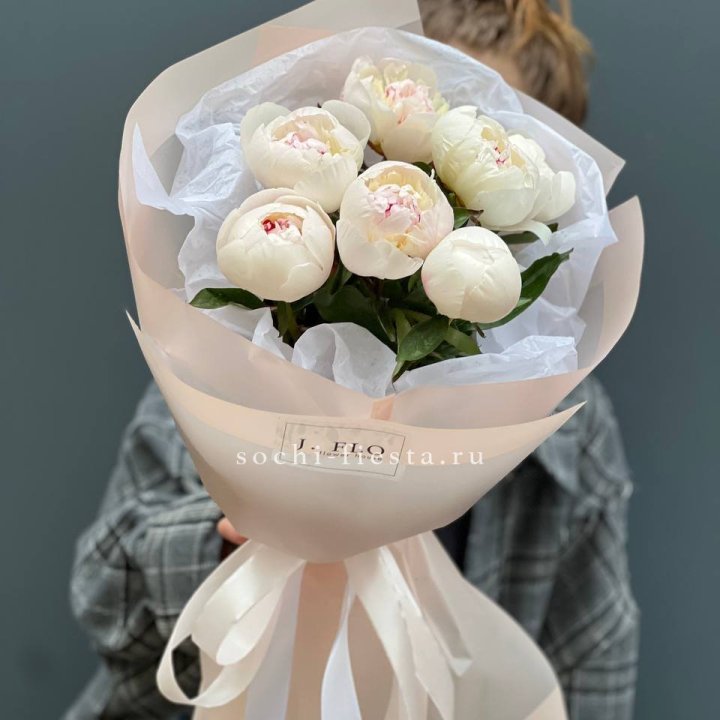 Букет белых пионов в Улан-Удэ