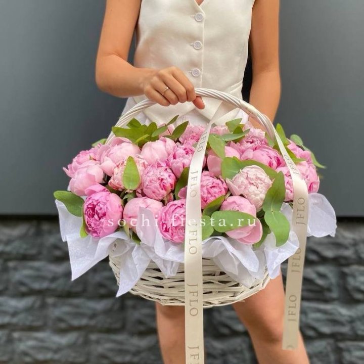 29 пионов в корзине в Улан-Удэ