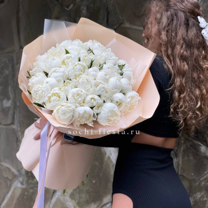 35 белых пион в Улан-Удэ