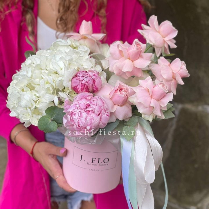 Цилиндр с пионами "Алисия" в Улан-Удэ