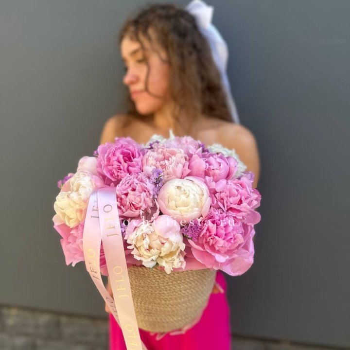 15 пионов в джутовом кашпо в Улан-Удэ