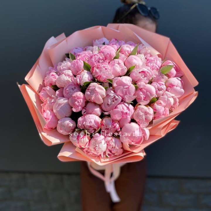 Нежный букет 51 пионов  в Улан-Удэ