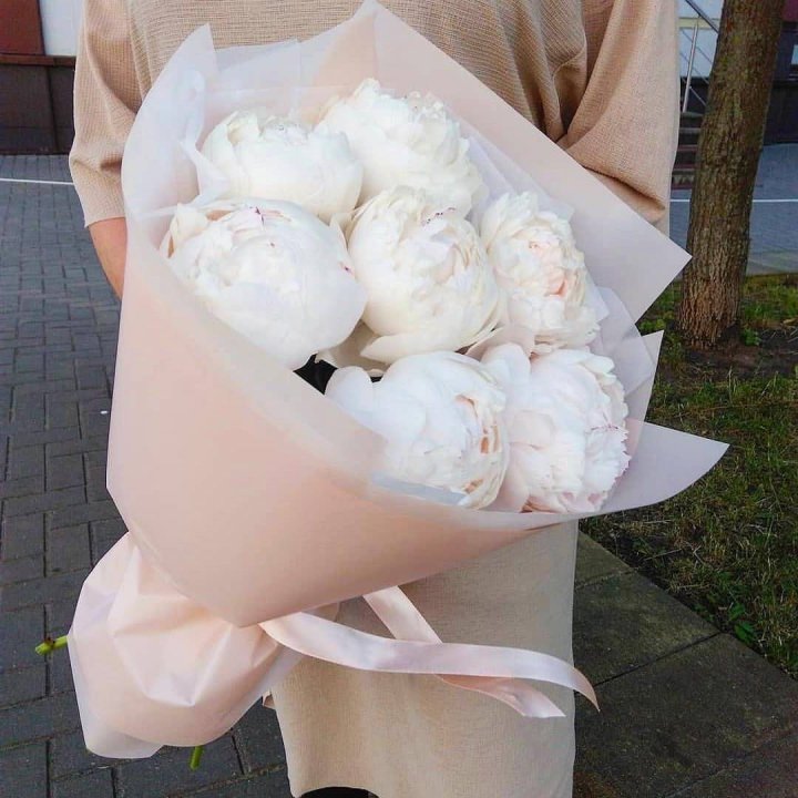Букет белых пионов в Улан-Удэ