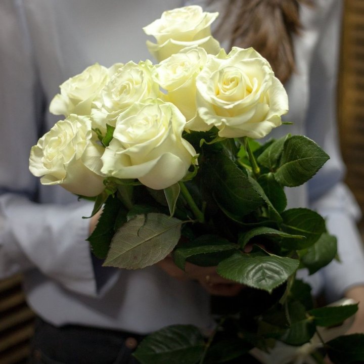 7 белых роз в Улан-Удэ