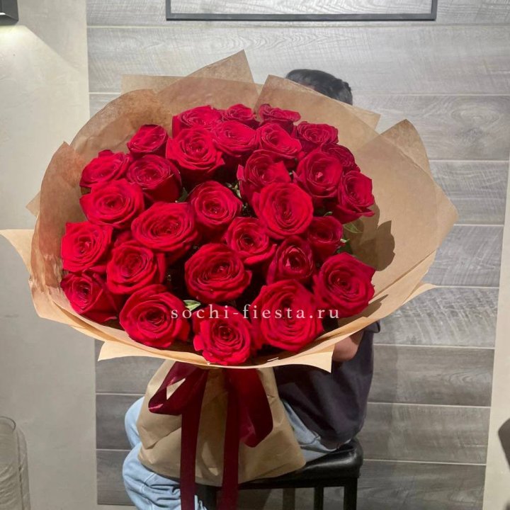 37 красных роз в крафте в Улан-Удэ