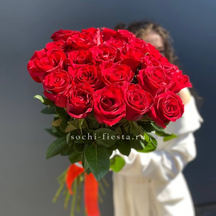 25 высоких красных роз в Улан-Удэ