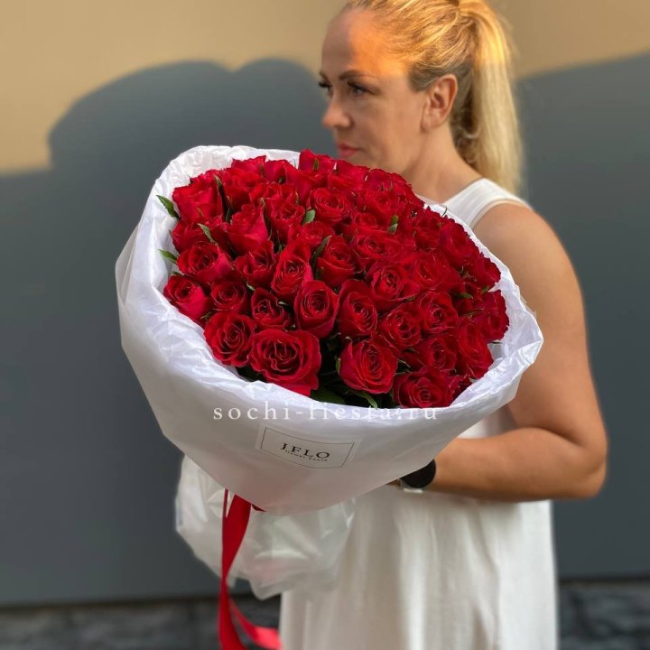 51 роза мадам ред в нежном оформлении в Улан-Удэ