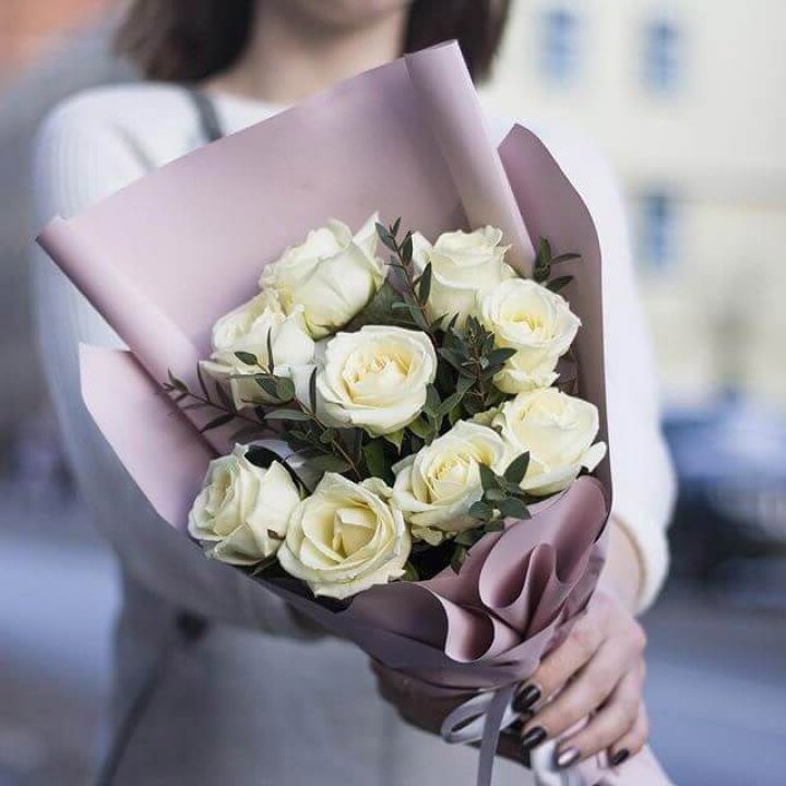 9 белых  роз "Минт" в Улан-Удэ