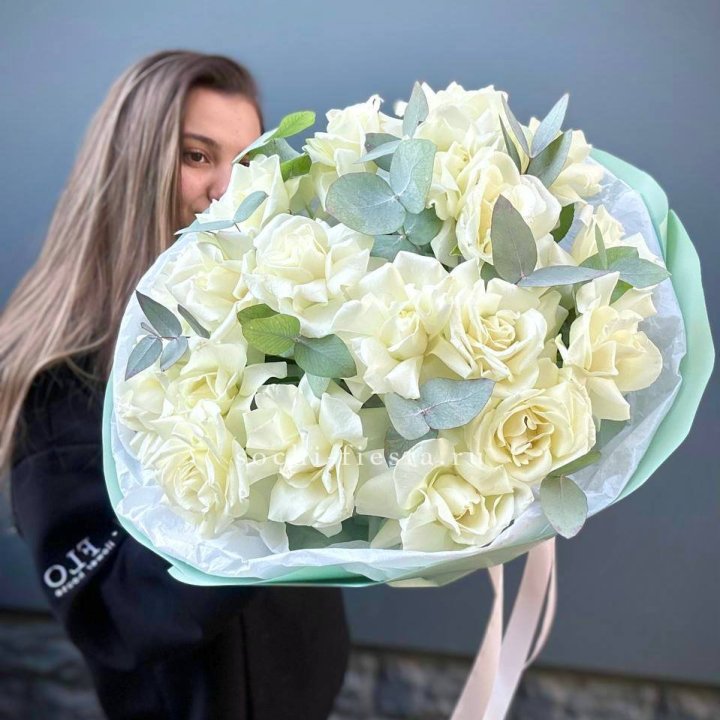 19 Белых французских роз "Ноте бьянке" в Улан-Удэ