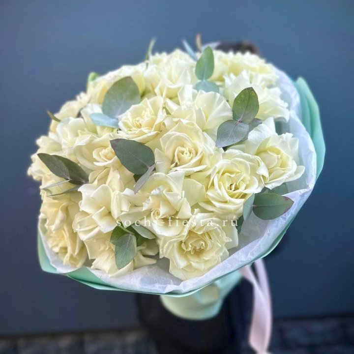 25 Белых французских роз "Ноте бьянка" в Улан-Удэ