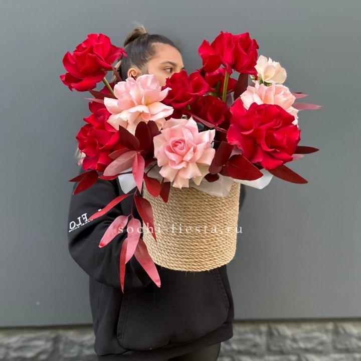 15 Французских роз в джутовом кашпо в Улан-Удэ