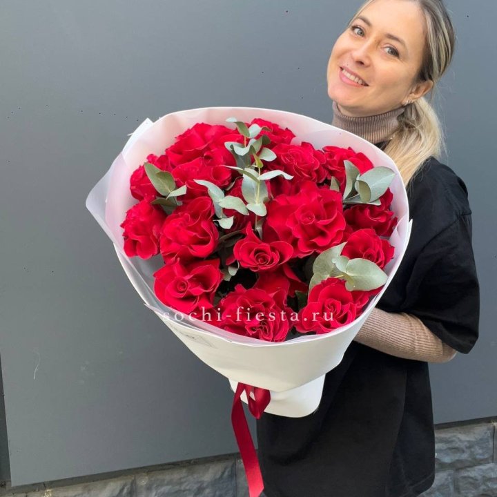 17 Красных французских роз в Улан-Удэ
