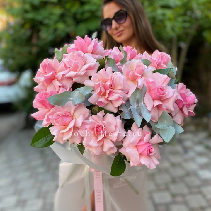 17 Розовых  французских роз в Улан-Удэ