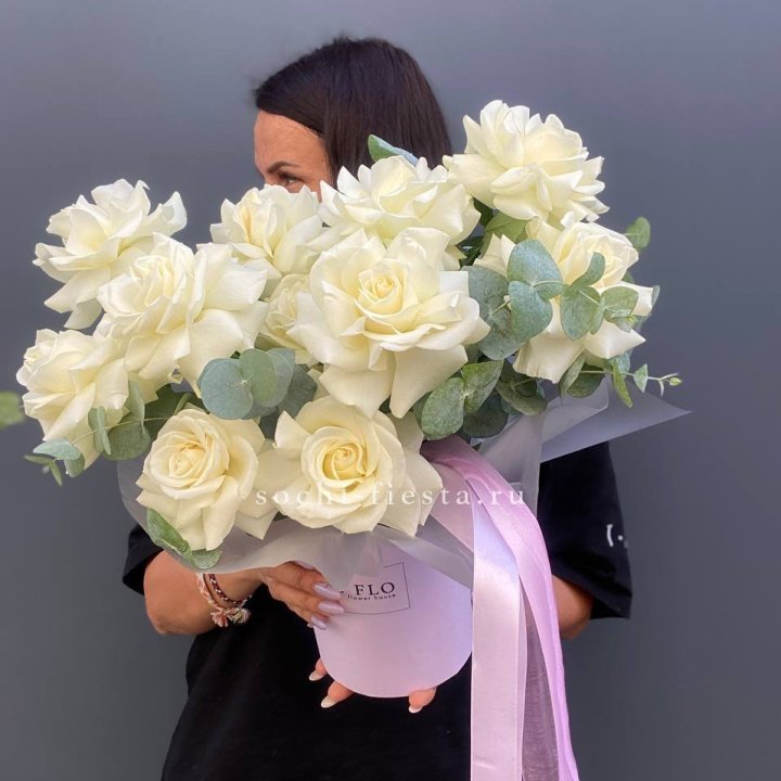 11 Французских белых роз в боксе в Улан-Удэ