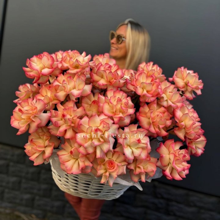 45 французских роз Джумилия в корзине в Улан-Удэ