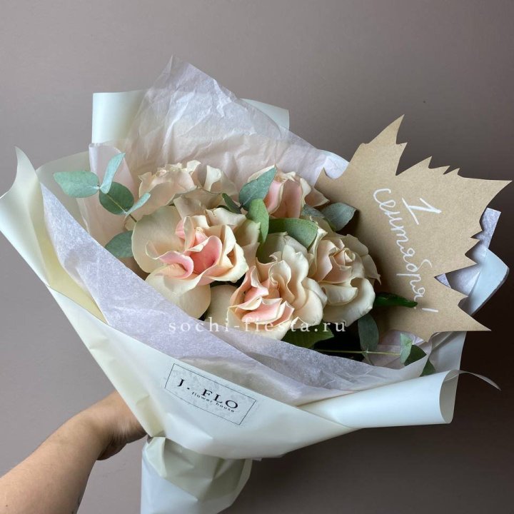 Букет кремовых роз к дню знаний в Улан-Удэ