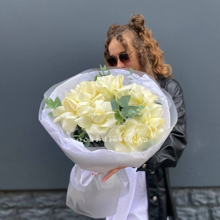 7 Белых французских роз  в Улан-Удэ