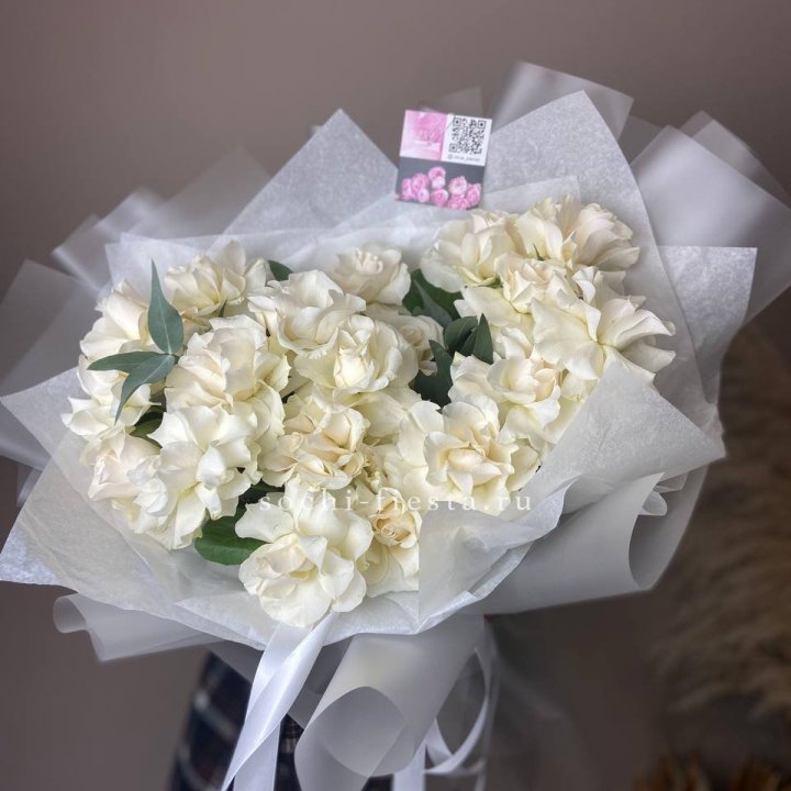 21 французских роз с эвкалиптом в Улан-Удэ