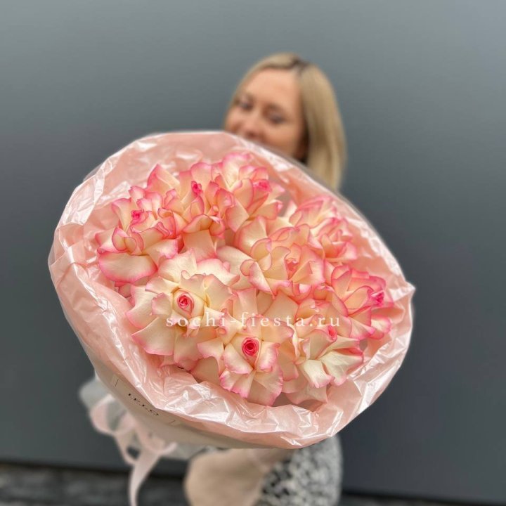 9 французских роз Джумилия в нежном оформлении в Улан-Удэ