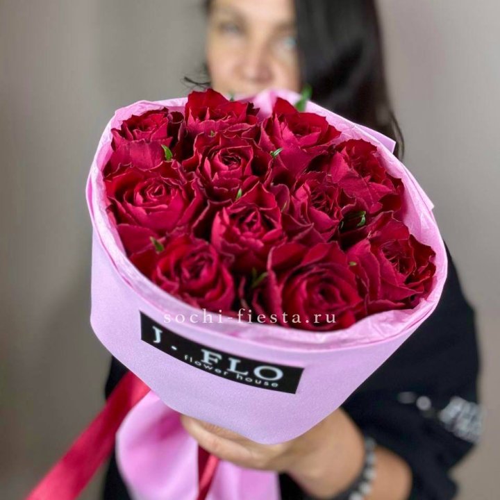 11 красных роз мадам ред в Улан-Удэ