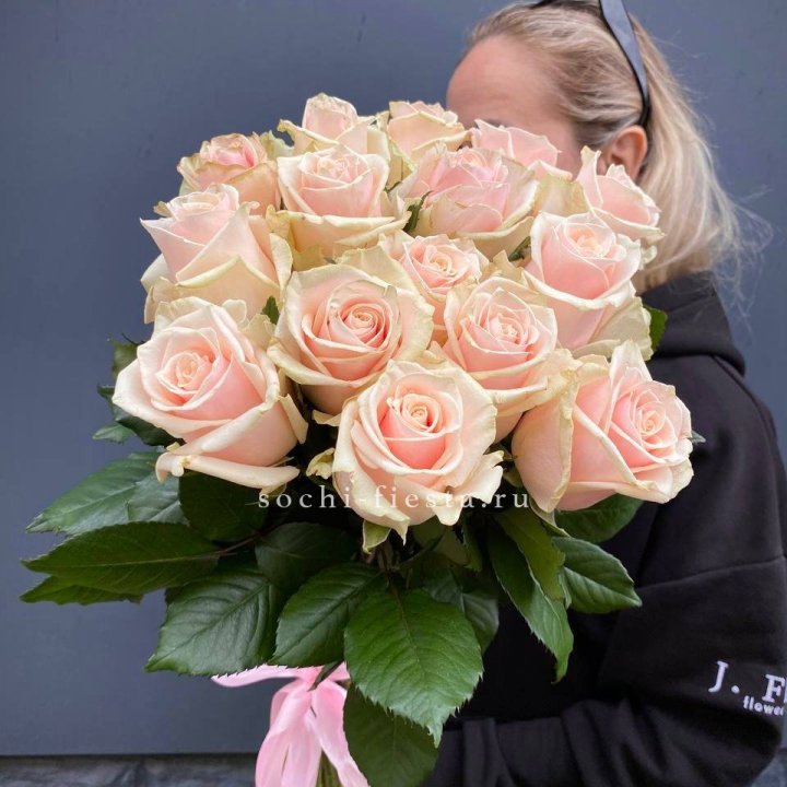 15  кремовых высоких роз в Улан-Удэ