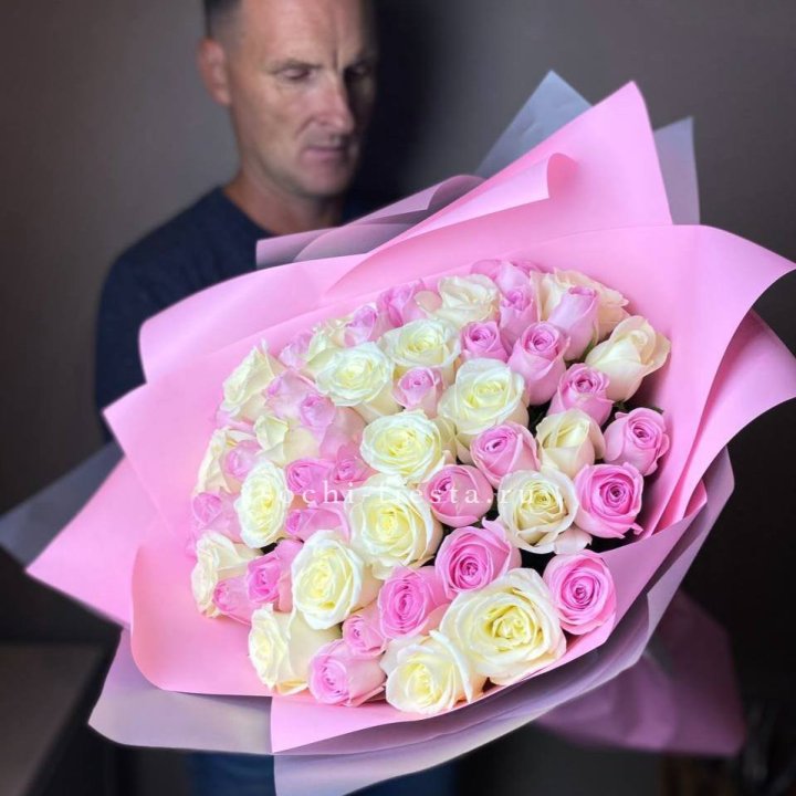 51 белых и розовых роз в Улан-Удэ