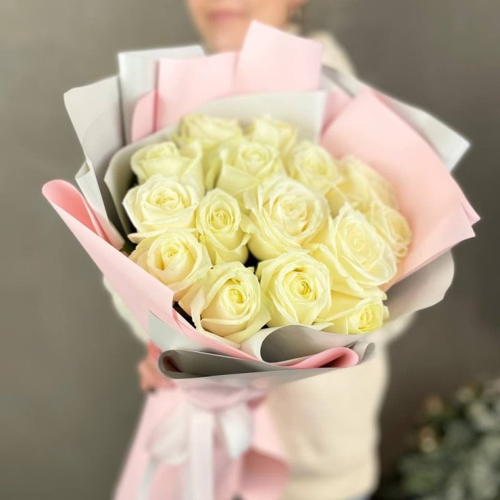 15 белых роз пудра в Улан-Удэ