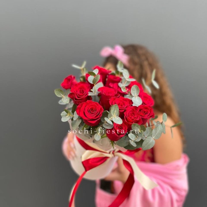 15 Красных роз в боксе №2 в Улан-Удэ