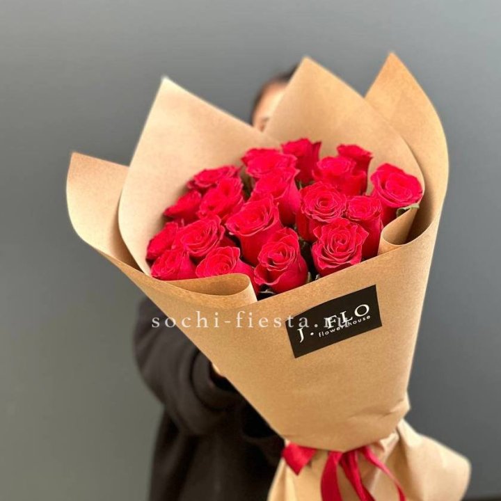 19 красных роз в крафте в Улан-Удэ